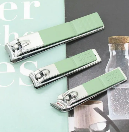 16 in 1 Nail Kit Manicure & Pedicure Tool Set – Stainless Steel Nail Clippers, Cutters & Scissors